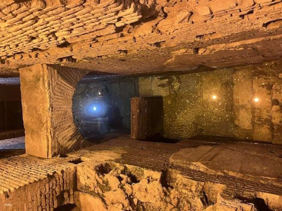 Guided Walking Tour of Rome Centre and Trevi Underground District