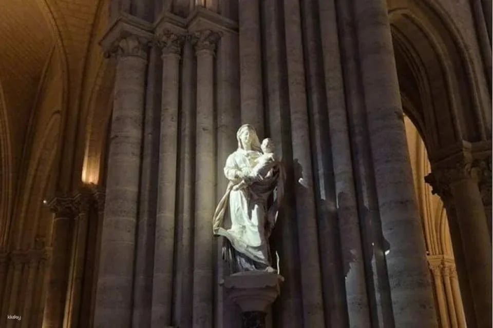 Notre Dame Cathedral interior and exterior guided tour with free time