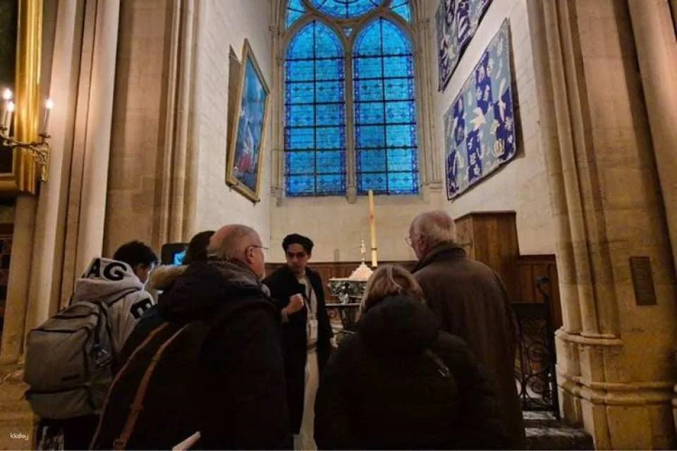 Notre Dame Cathedral interior and exterior guided tour with free time