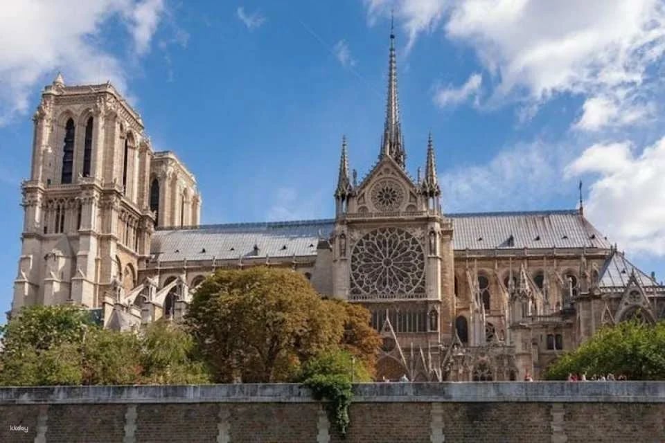 Notre Dame Cathedral interior and exterior guided tour with free time