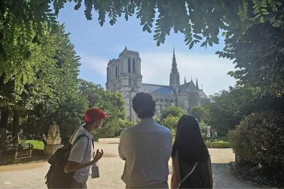 Notre Dame Cathedral interior and exterior guided tour with free time