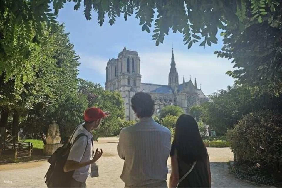 Notre Dame Cathedral interior and exterior guided tour with free time