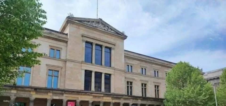 Self-guided audio tour of Berlin with Neues Museum access