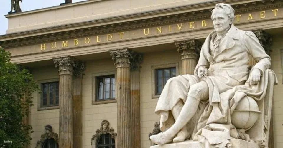 Self-guided audio tour of Berlin with Neues Museum access