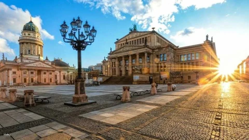 Self-guided audio tour of Berlin with Neues Museum access