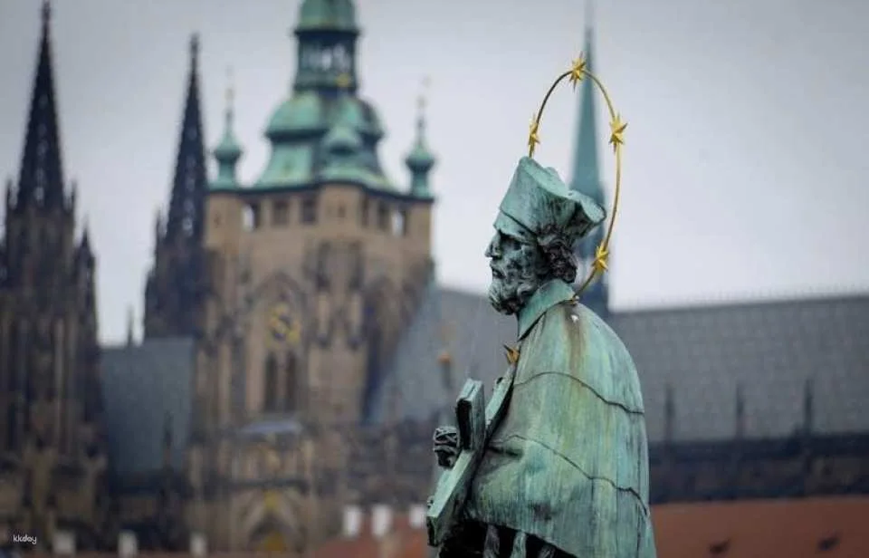 Prague's Old Town, astronomical clock and underground guided tour