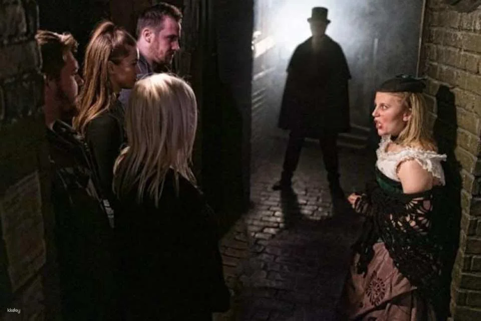 Harry Potter Walking Guided Tour with Thames Cruise and London Dungeon