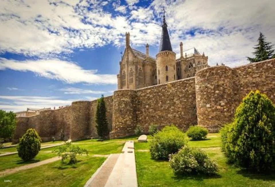Gaudí Palace Astorga skip-the-line tickets (603453)