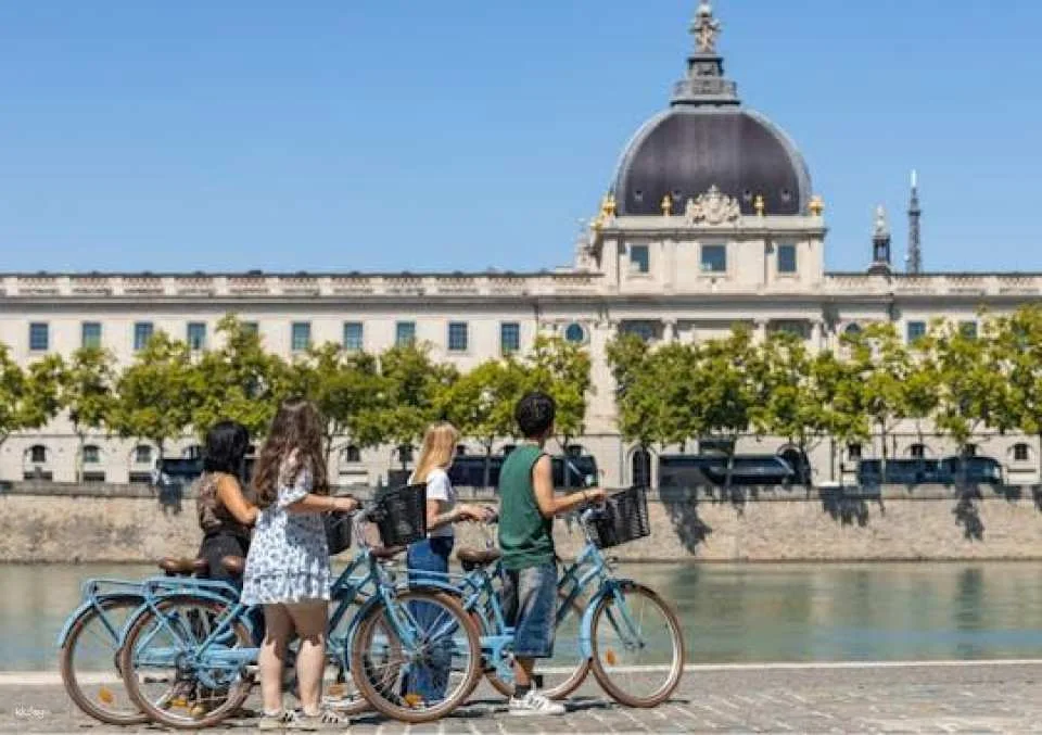 3-hour city highlights bike tour in Lyon