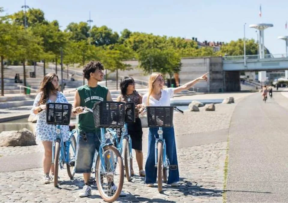 3-hour city highlights bike tour in Lyon