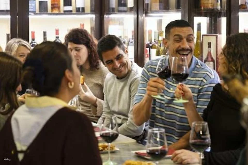 Tapas and wine guided tour (603476)