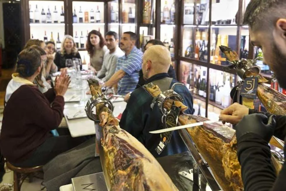 Tapas and wine guided tour