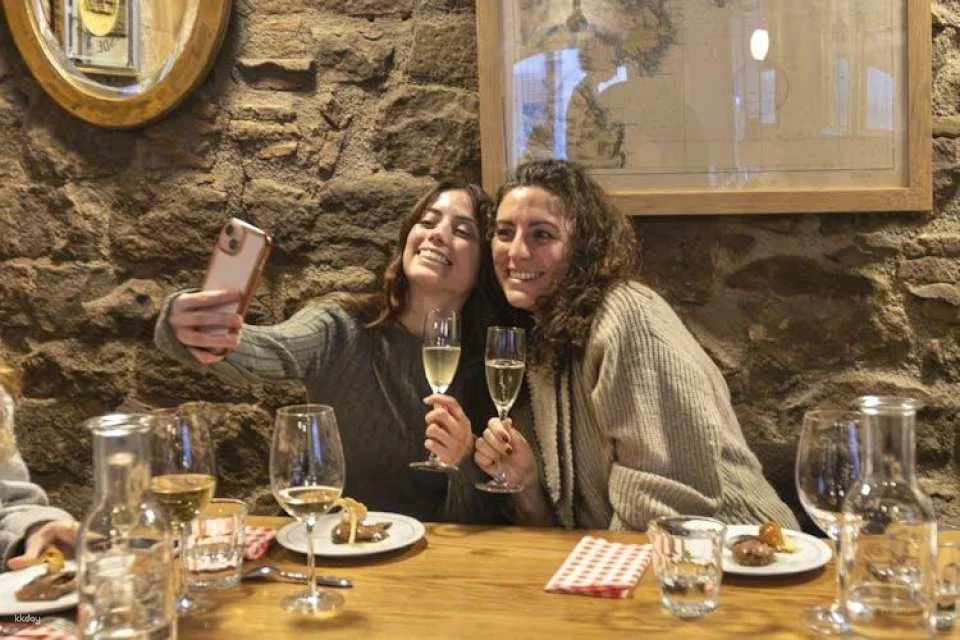 Tapas and wine guided tour
