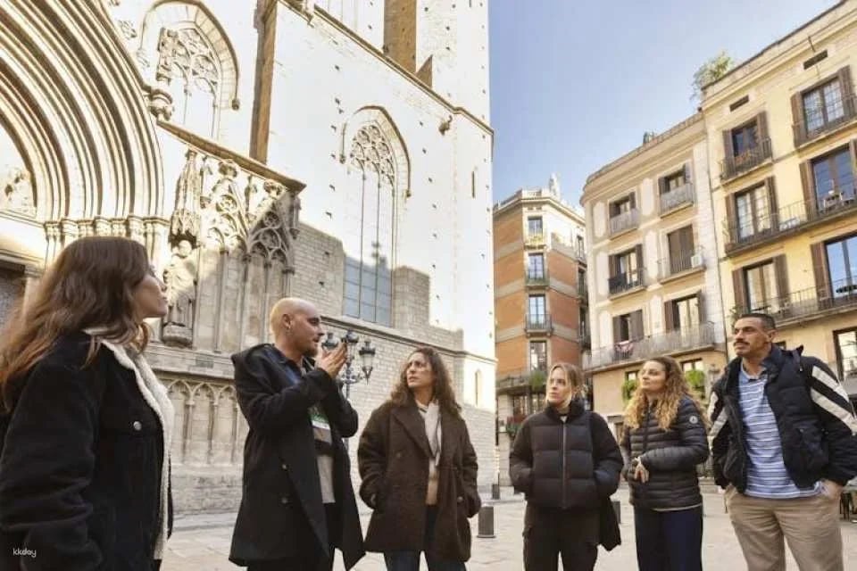 Tapas and wine guided tour