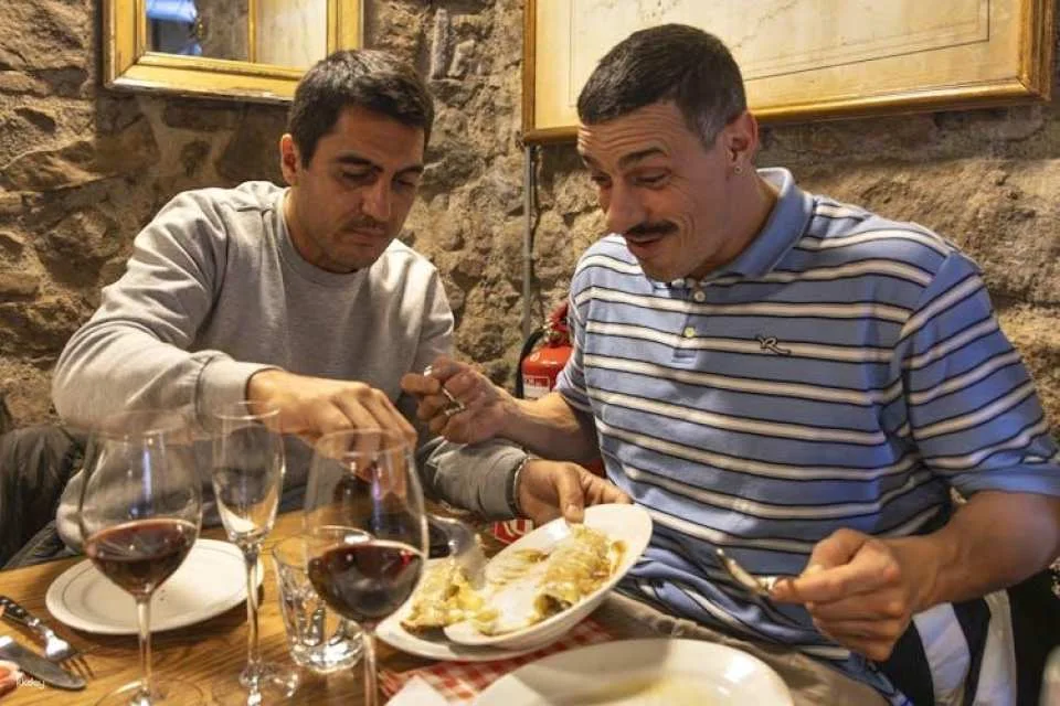 Tapas and wine guided tour