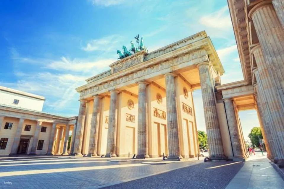 Berlin Pass with hop-on hop-off bus, cruise and more top attractions