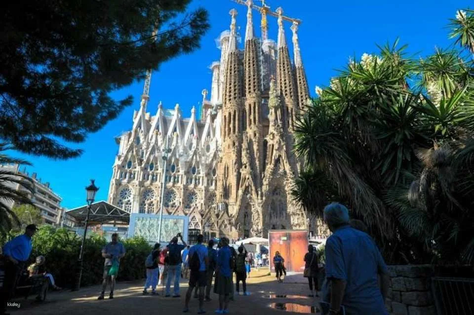 Barcelona half-day tour with Sagrada Familia skip-the-line entry