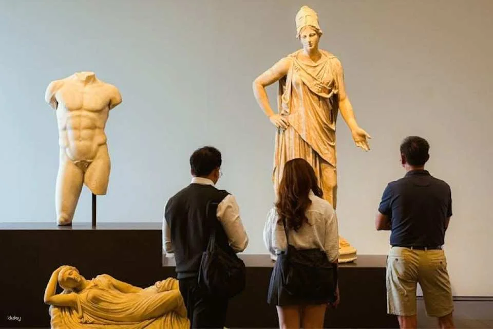 Cultural day-trip to Abu Dhabi with three landmarks
