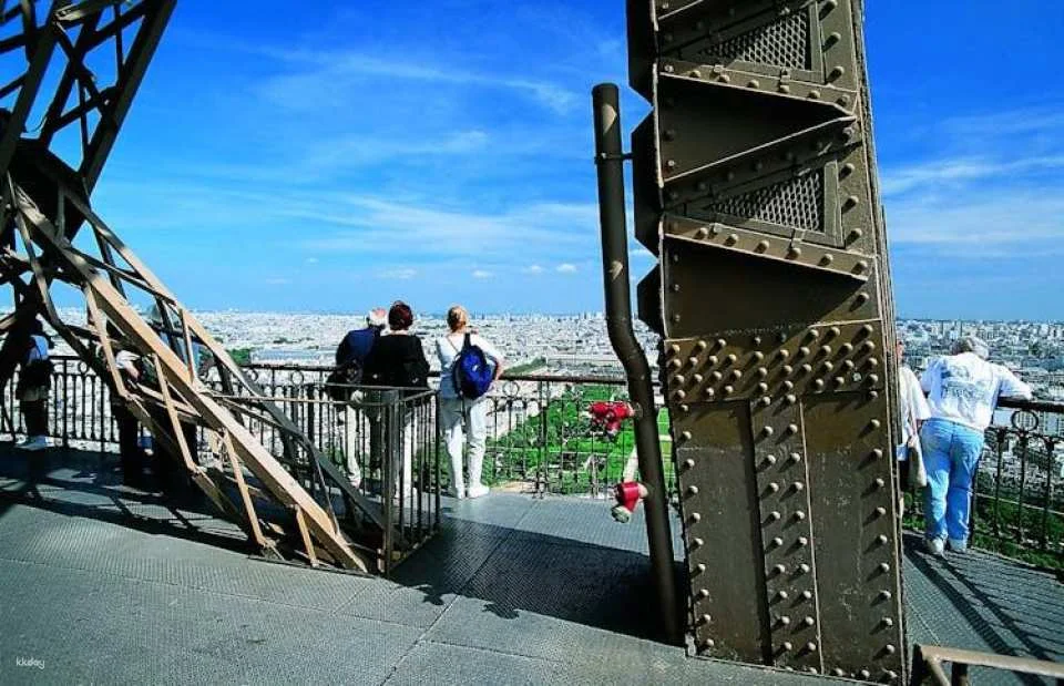 Eiffel Tower reserved timed with audio guide