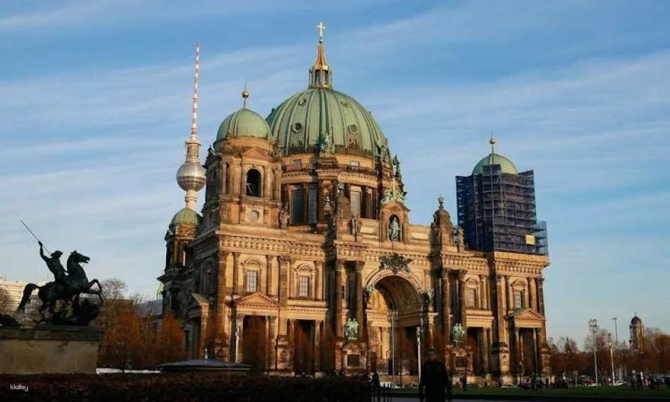 Illuseum Berlin ticket with self-guided city audio tour