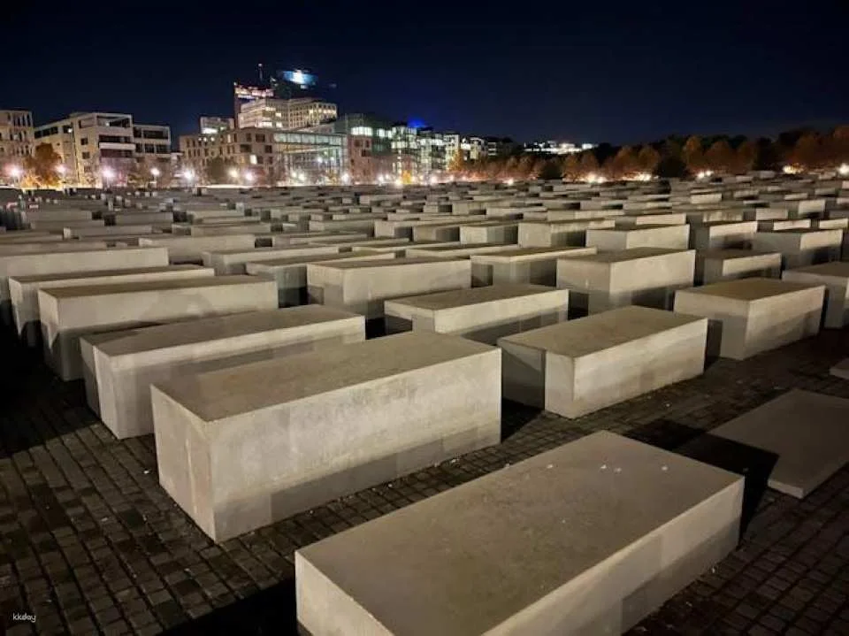 Illuseum Berlin ticket with self-guided city audio tour