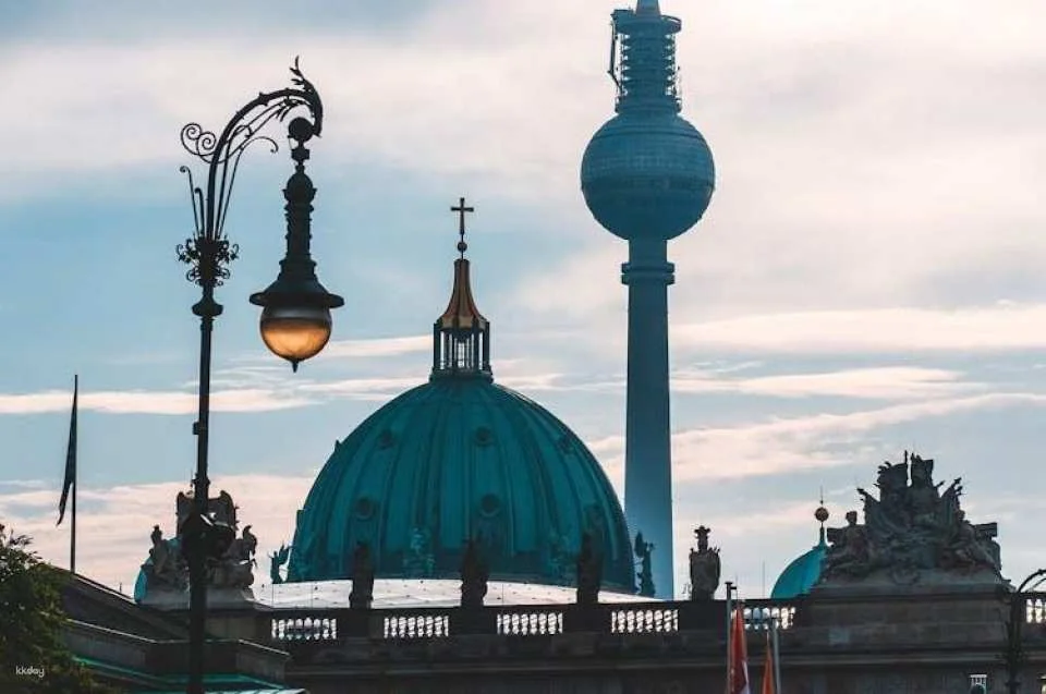 Illuseum Berlin ticket with self-guided city audio tour