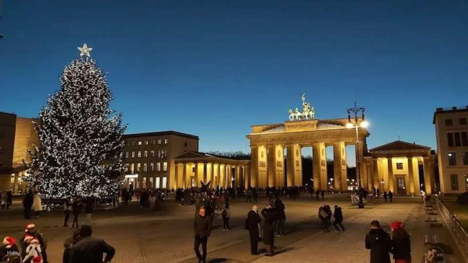 Illuseum Berlin ticket with self-guided city audio tour