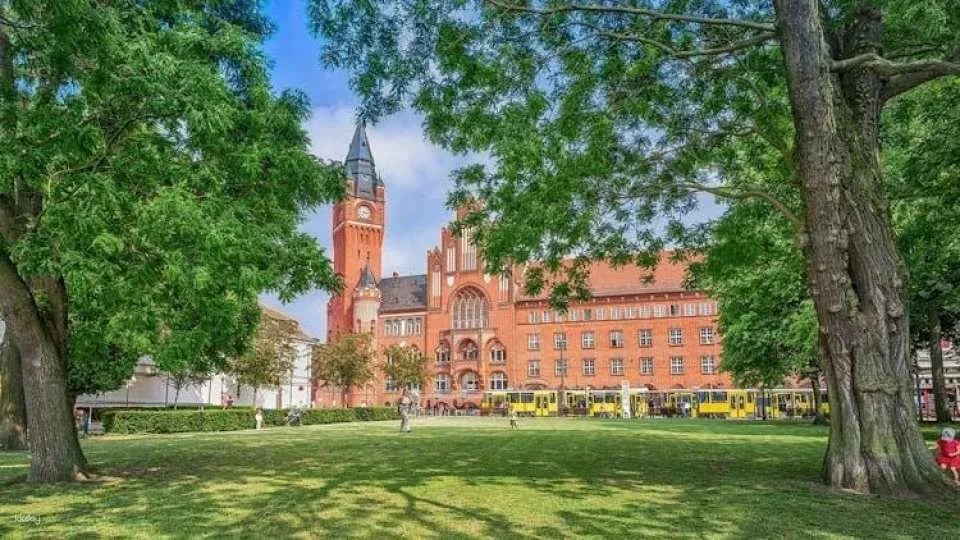 Illuseum Berlin ticket with self-guided city audio tour