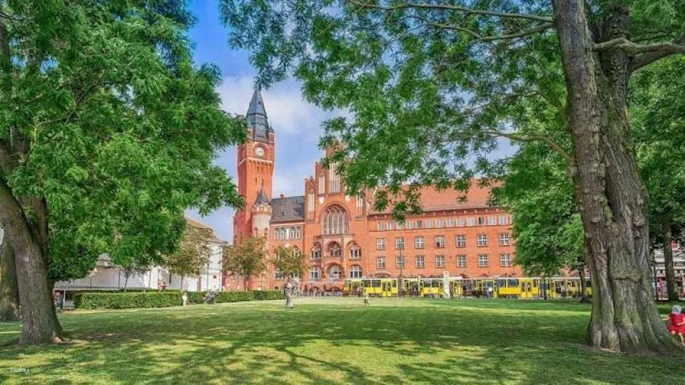 Illuseum Berlin ticket with self-guided city audio tour