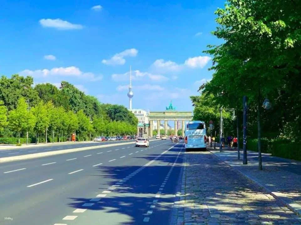 Berlin DeJa Vu Museum ticket and city walk audio tour