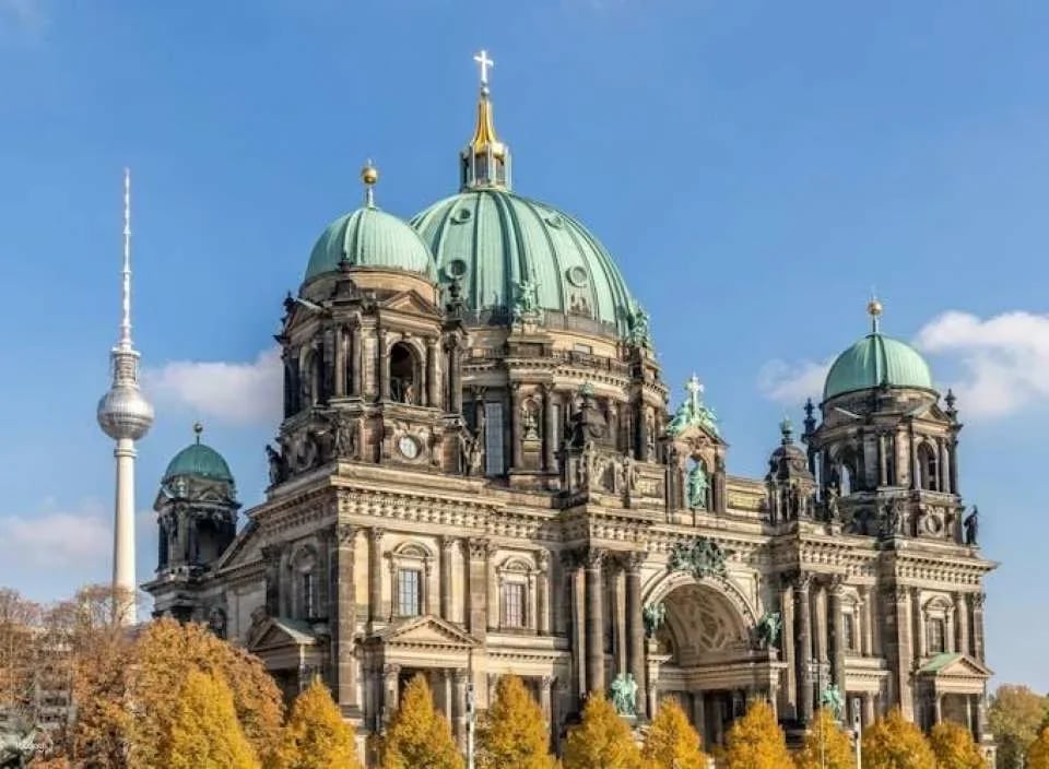 Berlin DeJa Vu Museum ticket and city walk audio tour