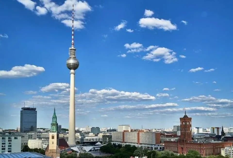 Berlin DeJa Vu Museum ticket and city walk audio tour