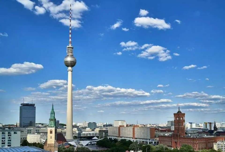 Berlin DeJa Vu Museum ticket and city walk audio tour