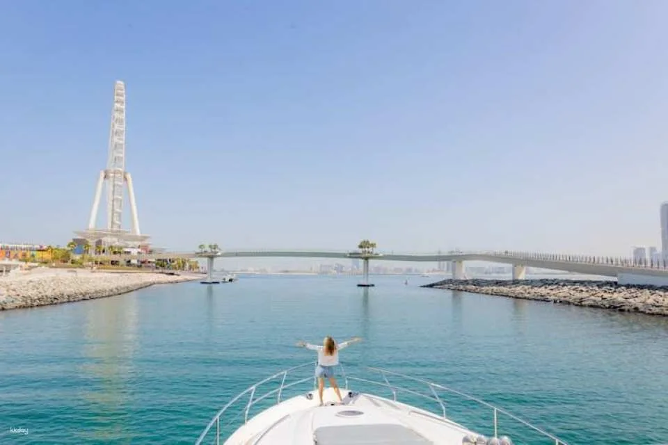 1-hour luxury yacht cruise in Dubai Marina