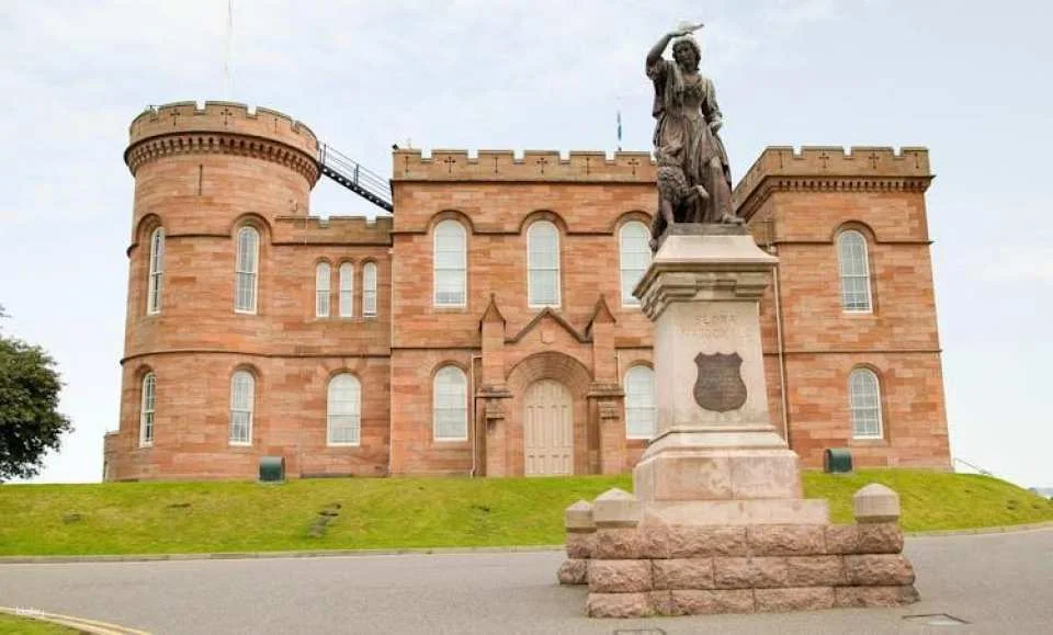 Inverness Castle entry ticket and city audio tour