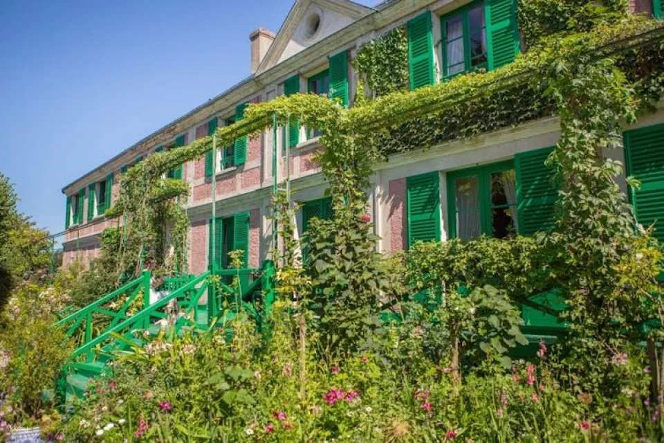 Excursion to Giverny Monet's Gardens and Versailles Palace with audio guide and lunch