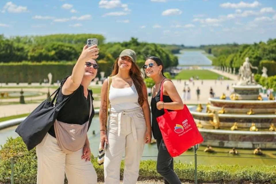 Excursion to Giverny Monet's Gardens and Versailles Palace with audio guide and lunch