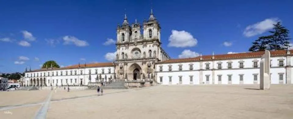 Fátima, Batalha, Alcobaça, Nazaré and Óbidos private tour from Lisbon