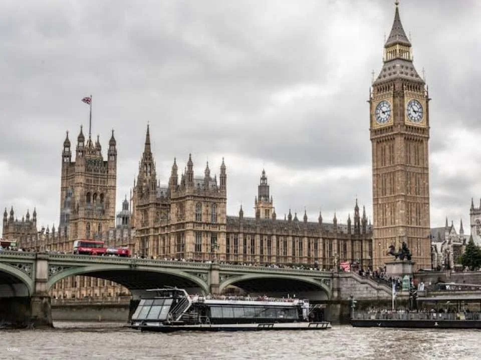 Thames River Cruise and Westminster 3-Hour Private Tour