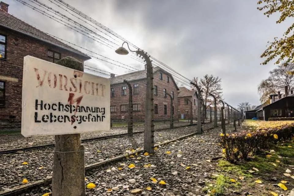 Auschwitz-Birkenau English Guided Tour with Hotel Pick-Up