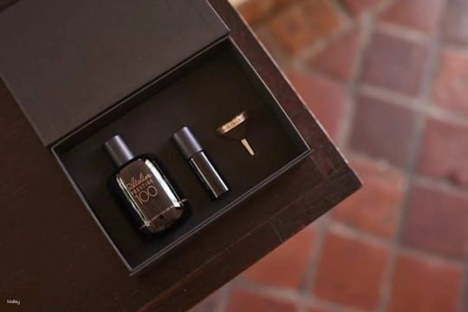 Private perfume workshop by Molinard Parfums in Paris VI