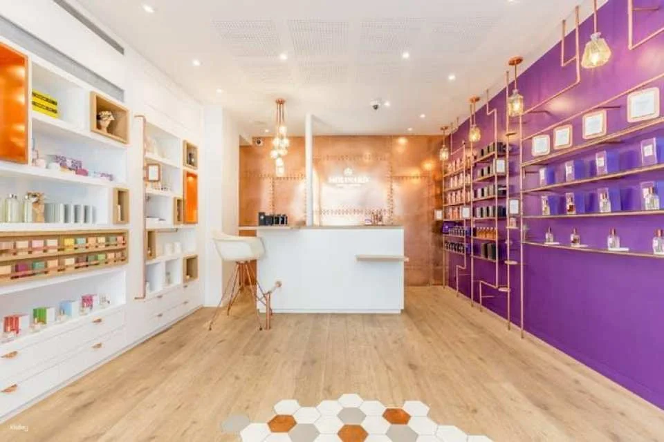 Private perfume workshop by Molinard Parfums in Paris VI