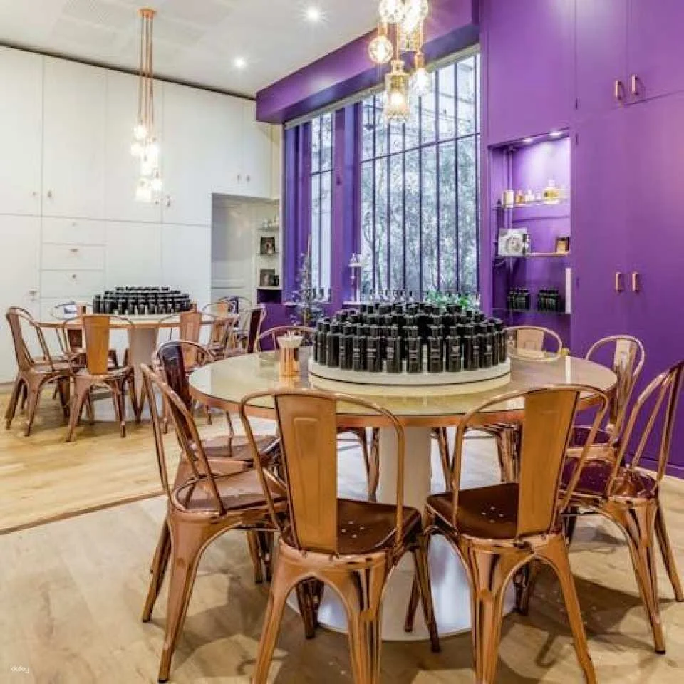 Private perfume workshop by Molinard Parfums in Paris VI