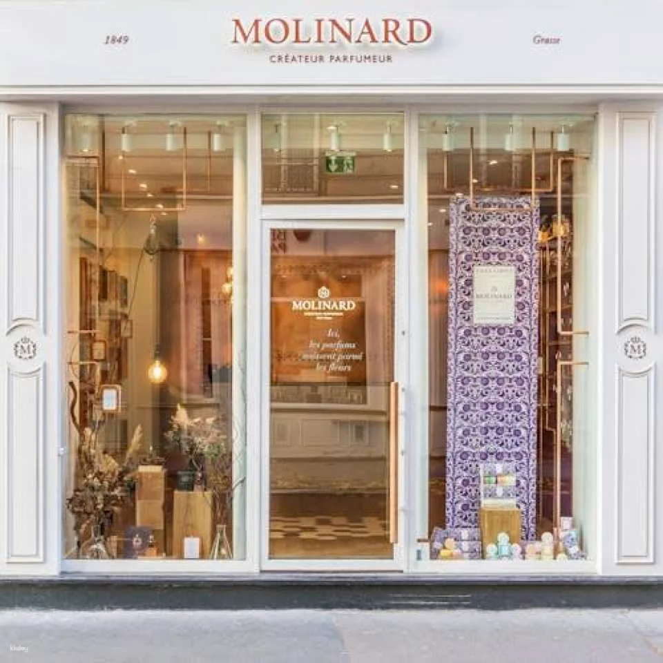 Private perfume workshop by Molinard Parfums in Paris VI