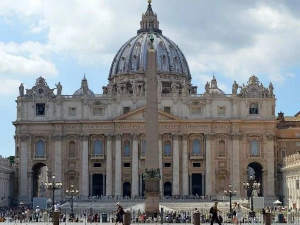 Pope Leo XIV audience and Rome coach tour with a local guide