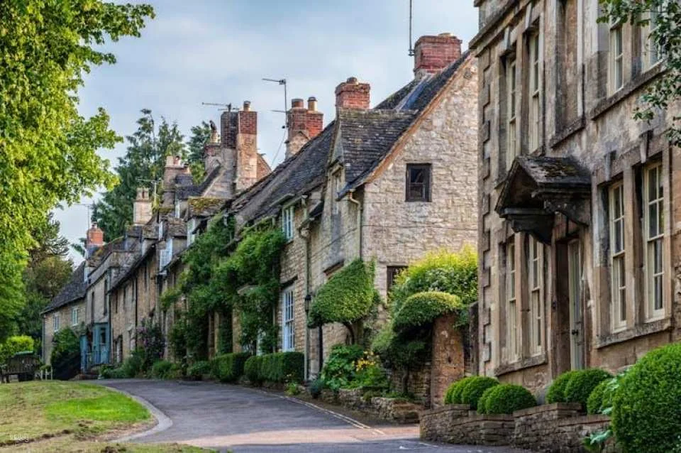Cotswolds and Oxford Full-Day Guided Tour from Bath