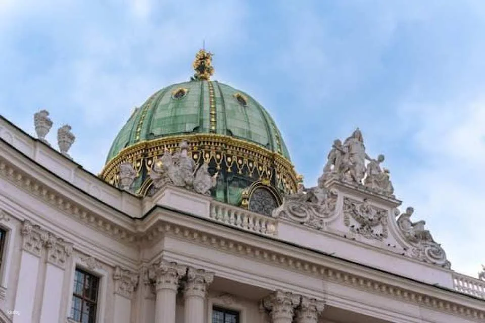 Skip-the-line Sisi Museum, Imperial Apartments and Hofburg tour