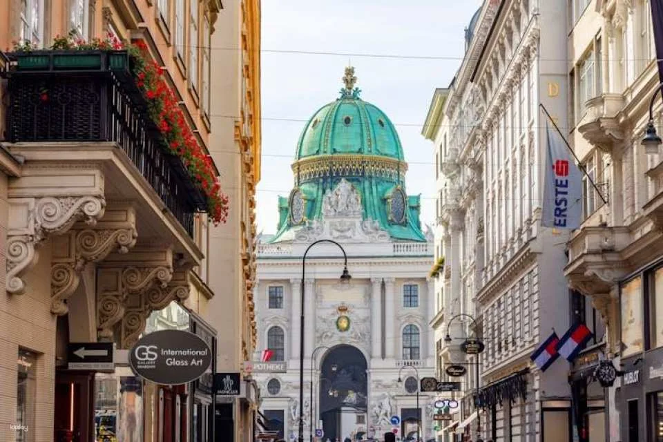 Skip-the-line Sisi Museum, Imperial Apartments and Hofburg tour