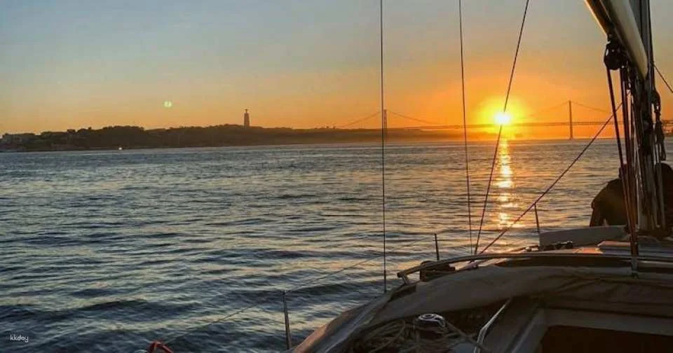 Tagus River private boat tour