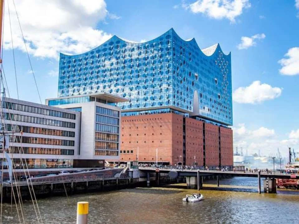 Hamburg private architecture walking tour with a local guide